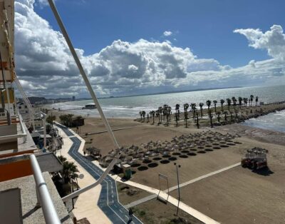 Apartament w 1 linii brzegowej z widokiem na morze w Durres.